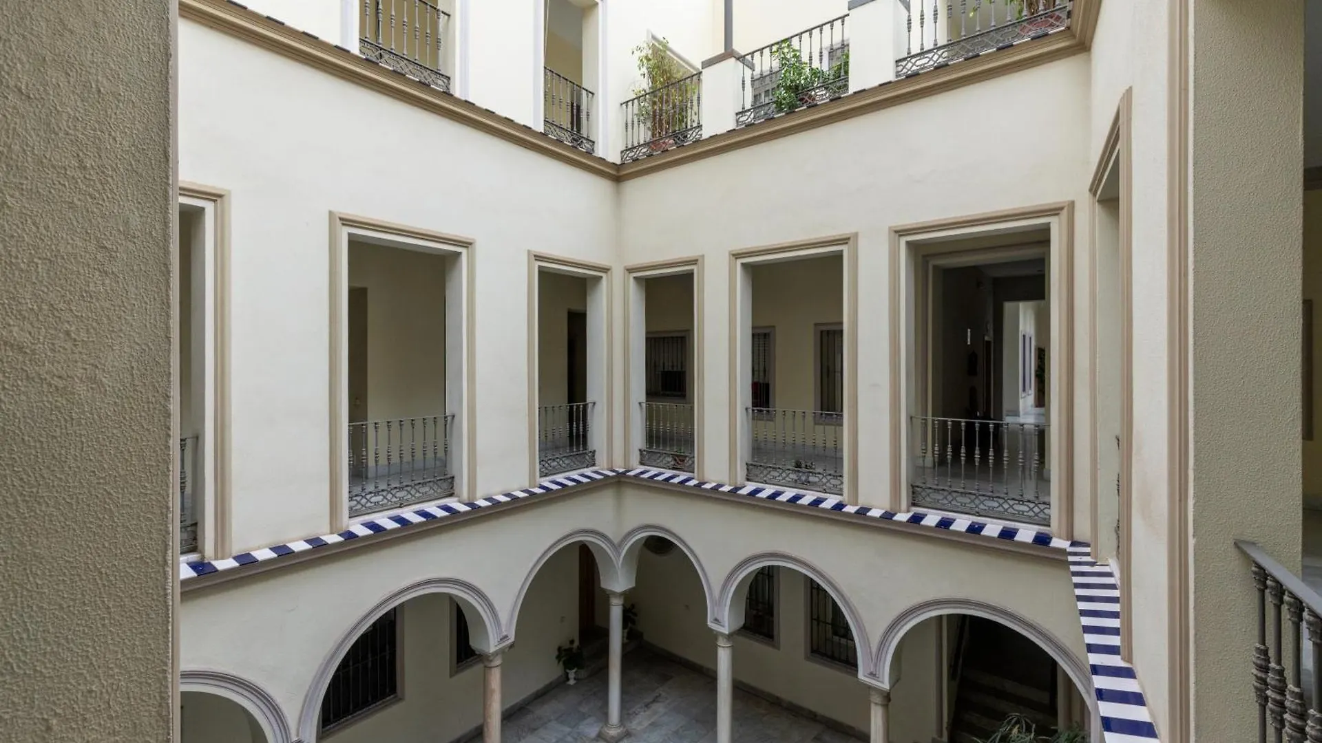 San Vicente S Apartment Sevilla Spanien